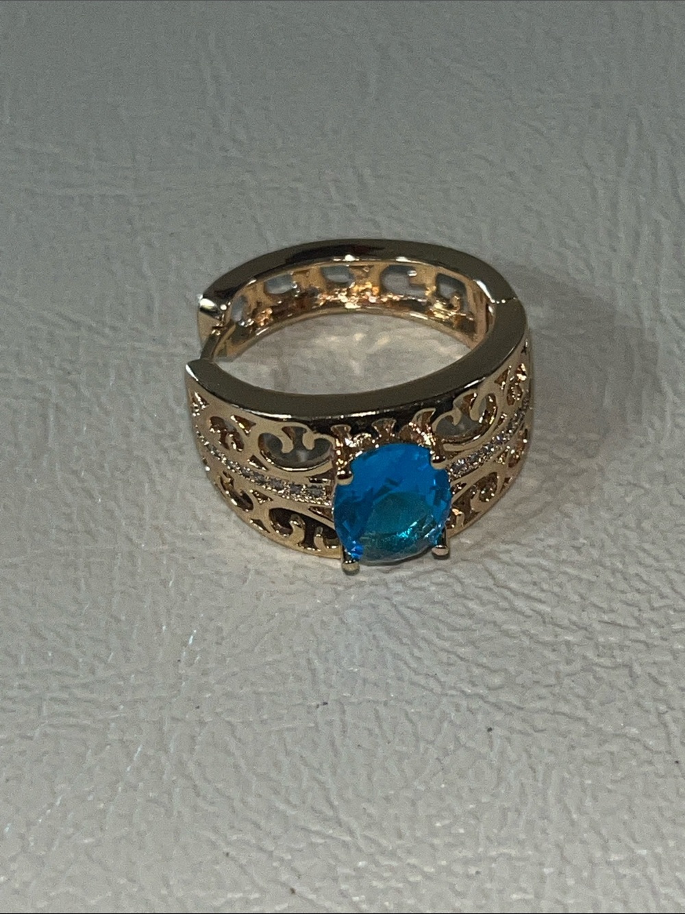 Gold-tone Filigree delicate Ring with Blue Gemstone